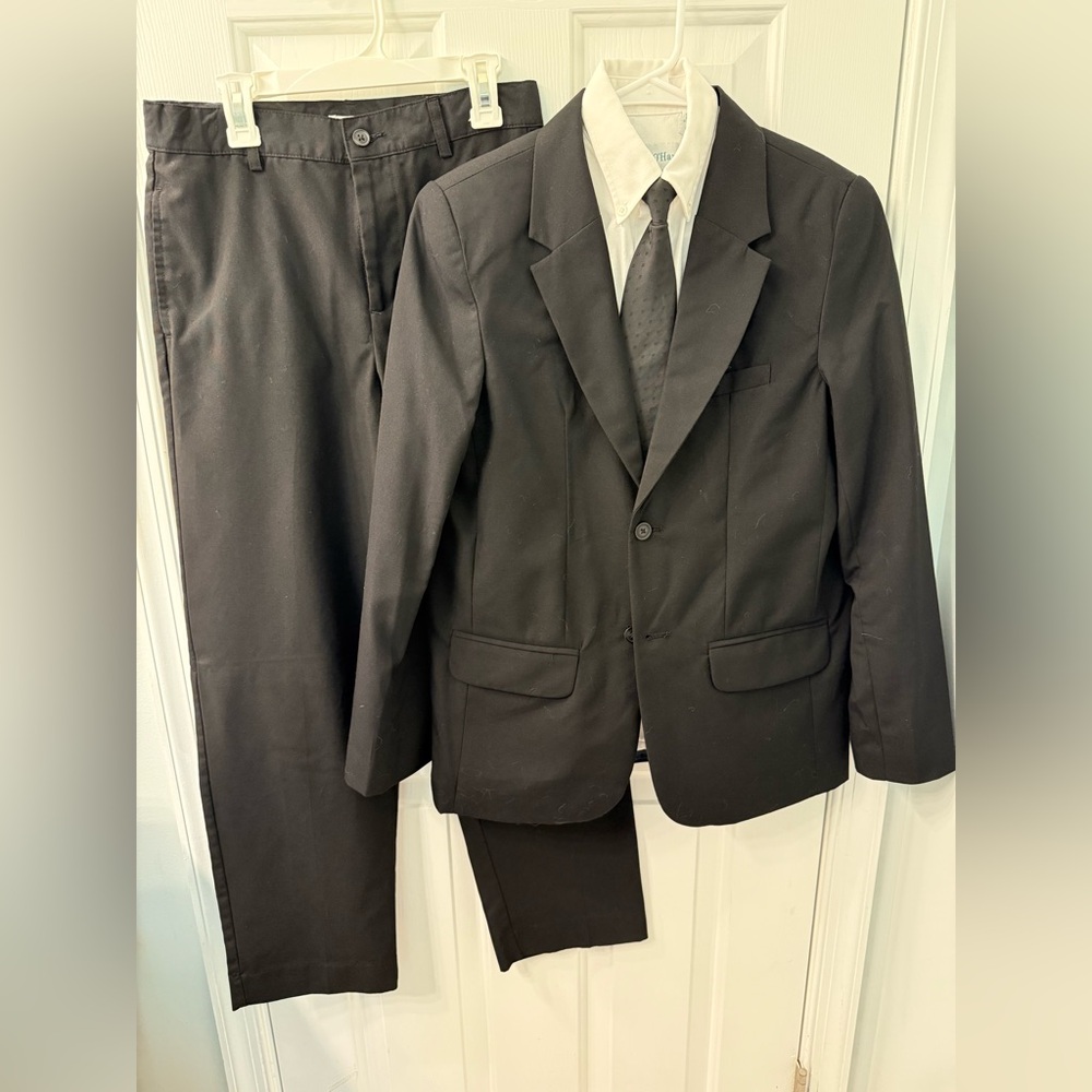 Cat & Jack black suit with oxford dress shirt and 3 ties, 6 pieces  size 14